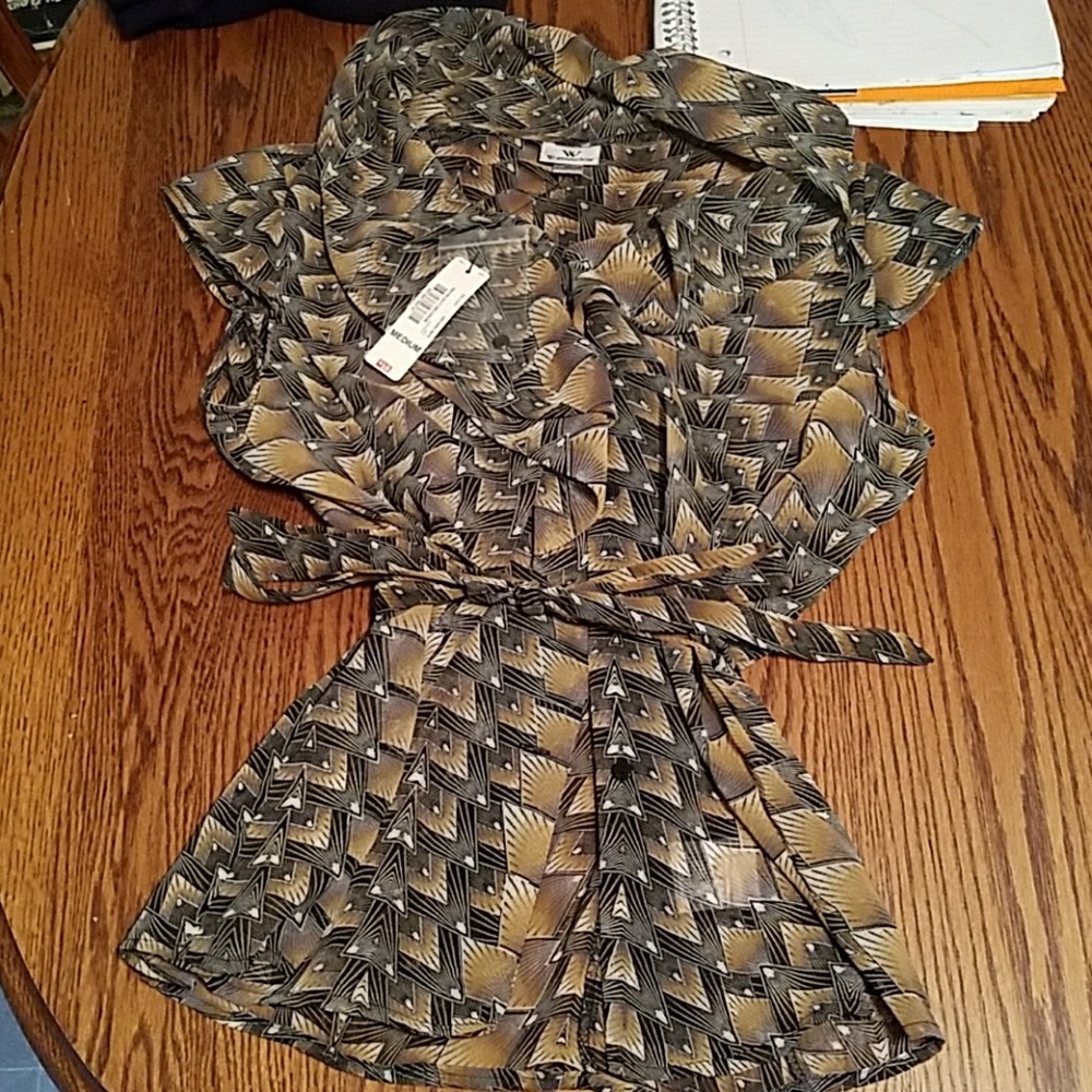 NWT Worthington Tan and Navy Cap Sleeve belted top